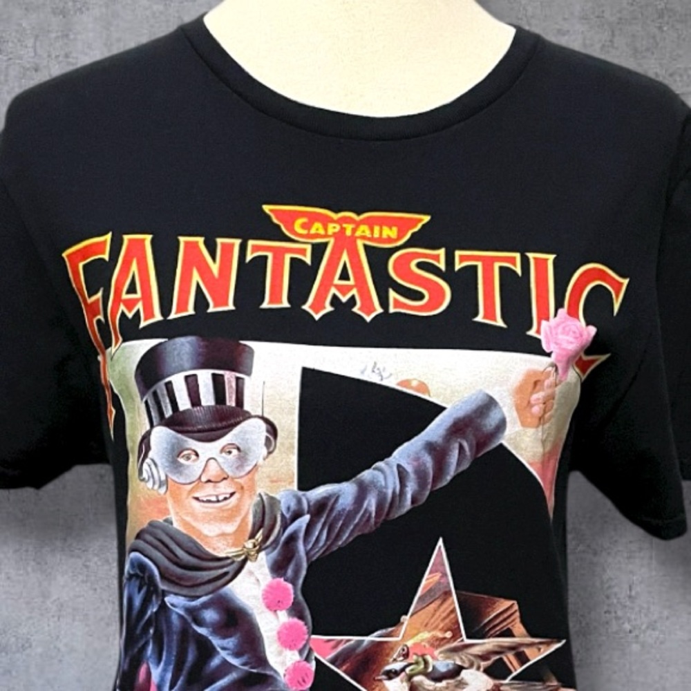 Elton John Captain Fantastic Black T-Shirt Small